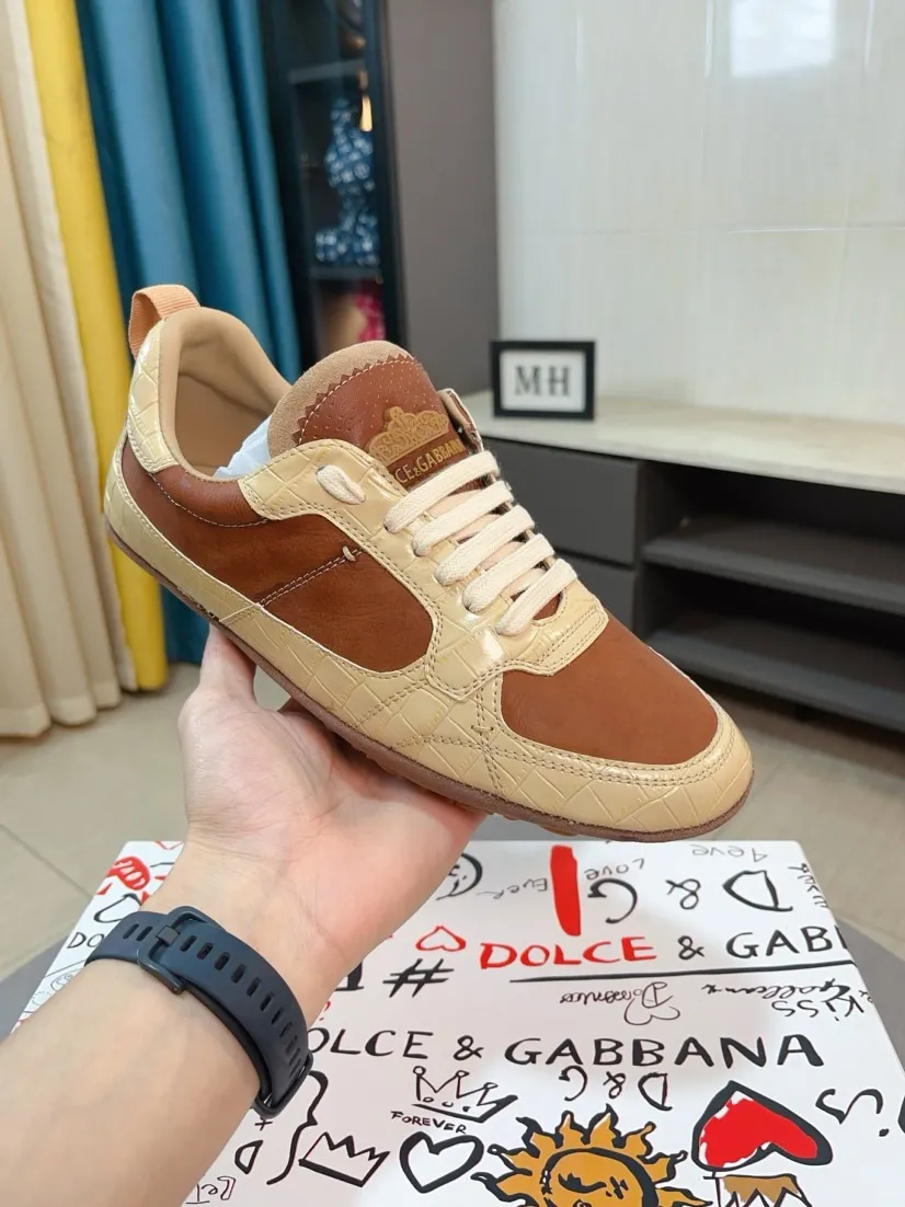 Men's shoes💰560🌹🌹"Dolce & Gabbana DG" original imported first-layer cowhide➕sheepskin lining, light on the foot, comfortable, versatile, original special outsole🔥favored by trendy men, welcome to compare quality🔥exquisite luxury, super A level! Compared with the genuine product at the counter, the version is no worse at all! Code number 38-44
